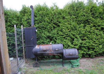 GRILL Z WĘDZARKĄ