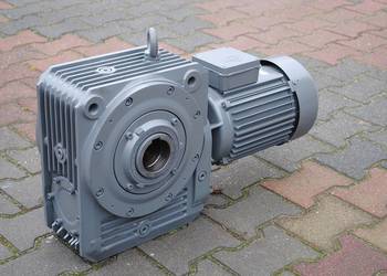 Motoreduktor kątowy dwubiegowy 1.1/4kw 8/33obr./min.. ABM