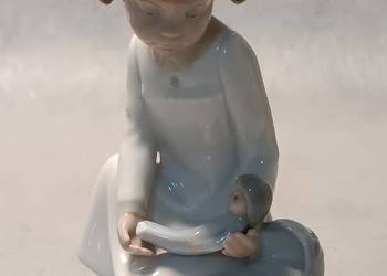 LLADRO seria Zaphir Dziewczynka z lalką
