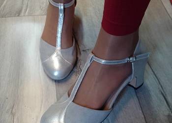 (43) Szare/srebrne Czółenka wieczorowe z zapięciem, NOWE