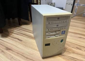 Zabytkowy komputer PC AT Pentium 100 MHz