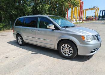 Chrysler  T&C  2013 pieknyy kolor perła