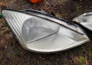 Lampy przód Ford Focus