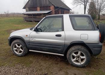 Sprzedam Toyotę RAV4 i 2.0 benzyna. Uszkodzona.