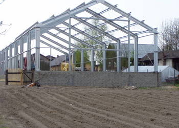 Konstrukcja hali 15 m x 30 m x 4 m