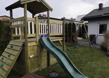 Plac zabaw dla dzieci huśtawka piaskownia ścianka ślizg