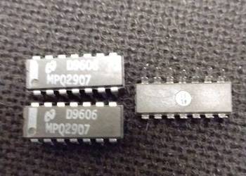 MPQ2907A MOTOROLA Uklad sc. dip14