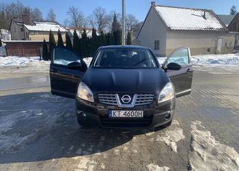 Samochód osobowy Nissan