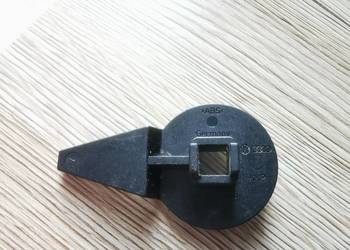 Zaczep Mocowanie Schowka Trójkąta Volkswagen Audi 1J0 867 468