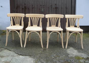 Stare krzesła gięte.
