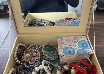 Szkatułka na biżuterię