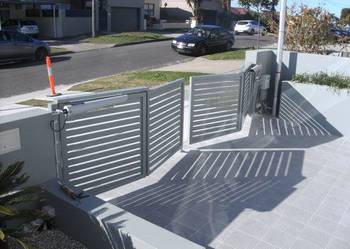 Brama skrzydłowa łamana harmonijkowa Palisada Nowoczesna