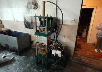 prasa maszyna do wkładów zniczy świec