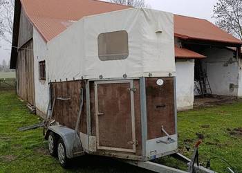 Przyczepa do przewozu koni zwierząt