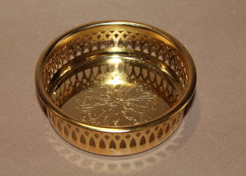 Okrągła tacka Scandia Gold 24 k, śr 10 cm nr 647 nr 647 FiaF Okrągła tacka Scandia Gold 24 k, śr 10 cm nr 647 nr 647 FiaF