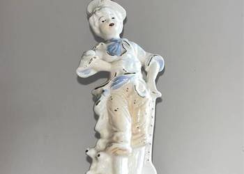 Figurka młodzieńca.  Bez sygnatury.