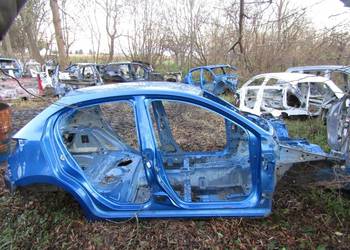 PRÓG SŁUPEK PRAWY BOK 44J MAZDA 2 DJ