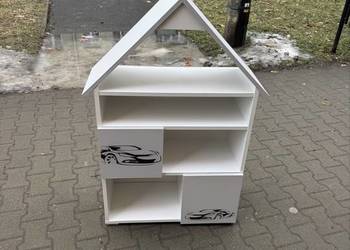 Domek na zabawki lub książki