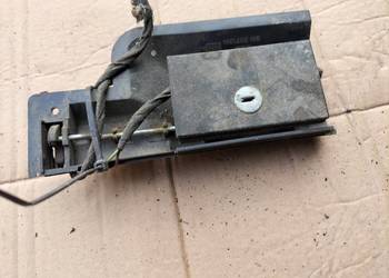 AUDI 80 B4  80B4 lampka oświetlenie ZAMEK SCHOWKA 8A1857131A