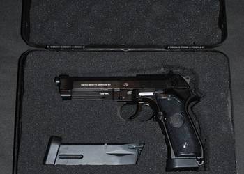 Kolekcja Airsoft – 2 pistolety, karabinek, granaty, itd... sprzedaję całość