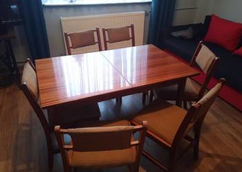 Stół z czasów PRL