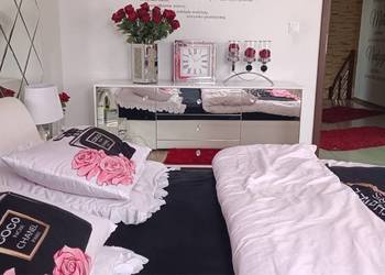 Komoda polyskowa biała z lustrem, galk kryształ, noga Ludwik !!!