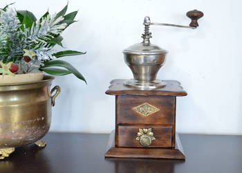 dębowy MŁYNEK do kawy sygnowany b. stary francuski