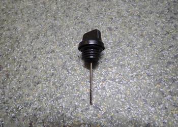 KOREK WLEWU OLEJU MIARKA YAMAHA YBR 125 10R WTRYSK