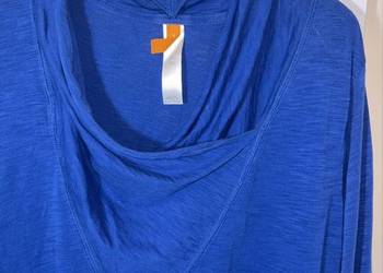 Bluzka damska plus size w kolorze chabrowym, dekolt,