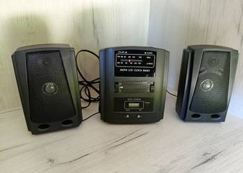 Przenośne radio z głośnikami