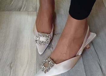 (42) Beżowe, bogato zdobione czółenka wieczorowe z odkrytą piętą, NOWE