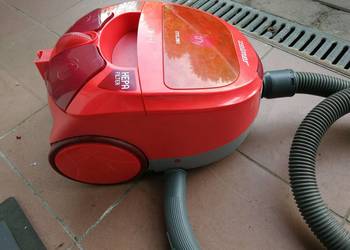 kompaktowy odkurzacz o dużej mocy 1800w