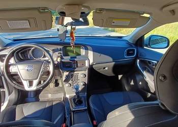 Volvo v40 oryginał lakier, kamera, hak, 2 komplety kół,