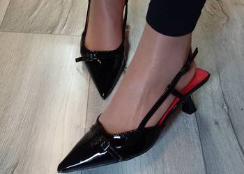 (40/41) Czarne czółenka wieczorowe z odkrytą piętą i czerwoną wkładką, NOWE