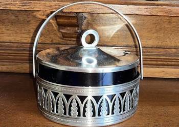 Cukiernica metalowa ze szklanym wkładem. Wkład szklany kobaltowy.  Z pokryw Cukiernica metalowa ze szklanym wkładem. Wkład szklany kobaltowy.  Z pokryw