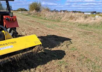 Koszenie traw i nieużytków rolnych kosiarką rotacyjną oraz bijakową