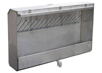 Pojemnik na paszę i siano do domków XL CalfOTel CombiFeeder XL umieszczeni…