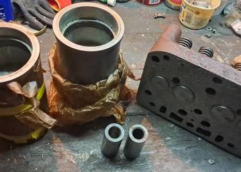 Sprzedam zestaw naprawczy c328 c330  nowy ursus prl i orginalną głowice