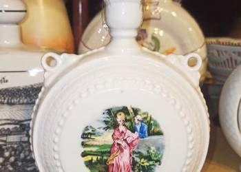 Porcelanowa karafka. PP- wycisk w masie.  Bukłak, butelka