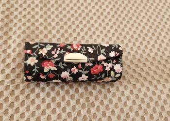 Etui na pomadkę szminkę  z lusterkiem czarne w kwiaty