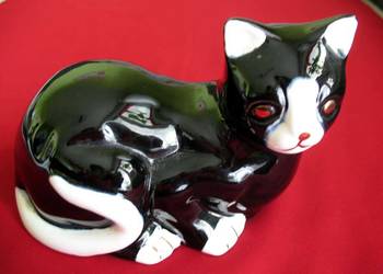 Kot - czarno biały kociak - Figurka - ceramika - 10 x 14 x 9 cm