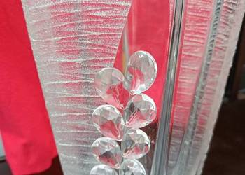 Wazon z kryształkami Swarovskiego.