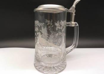 Kolekcjonerski Szklany Kufel z Cynową Pokrywką – Motyw Myśliwski