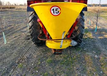 Rozsiewacz nawozu z przystawką sadowniczą