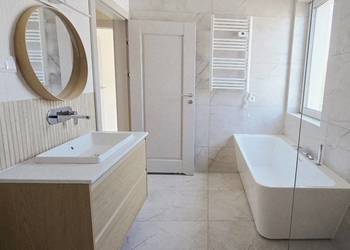 Dom na ogrodzonym osiedlu