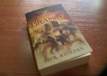 Czerwona piramida  - Rick Riordan /FA