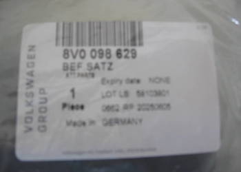 8V0098629 AUDI A3 8V Zestaw elementów mocujących nadkola NOWY ORYGINAŁ