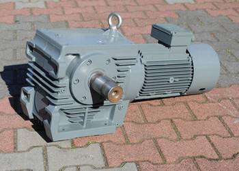 Motoreduktor kątowy 5.5kw. 49obr. z hamulcem. SEW