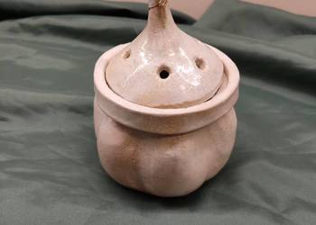 Ceramiczny pojemnik na czosnek