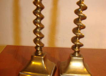 mały mosiężny świecznik